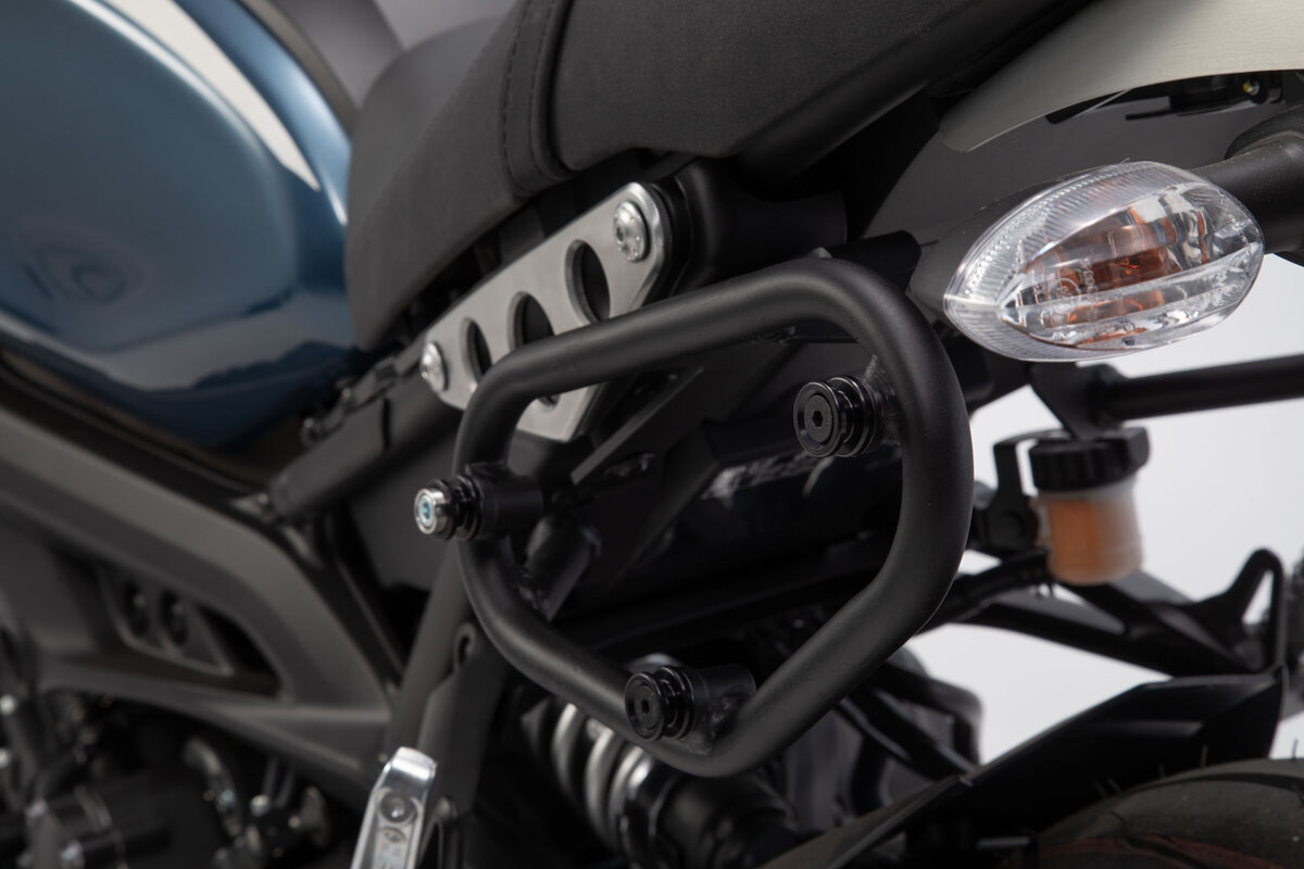 Soporte lateral izquierdo SW-Motech SLC para Yamaha XSR 900 (15-)