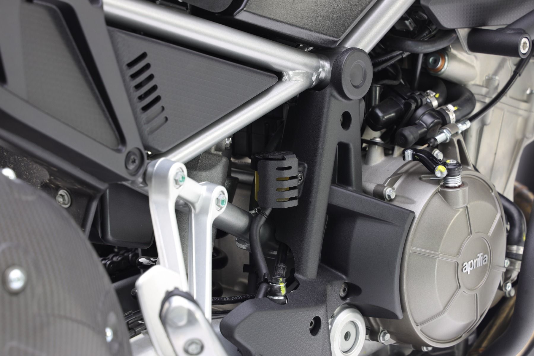 Protección para el depósito del líquido de frenos trasero para Aprilia Tuareg 660