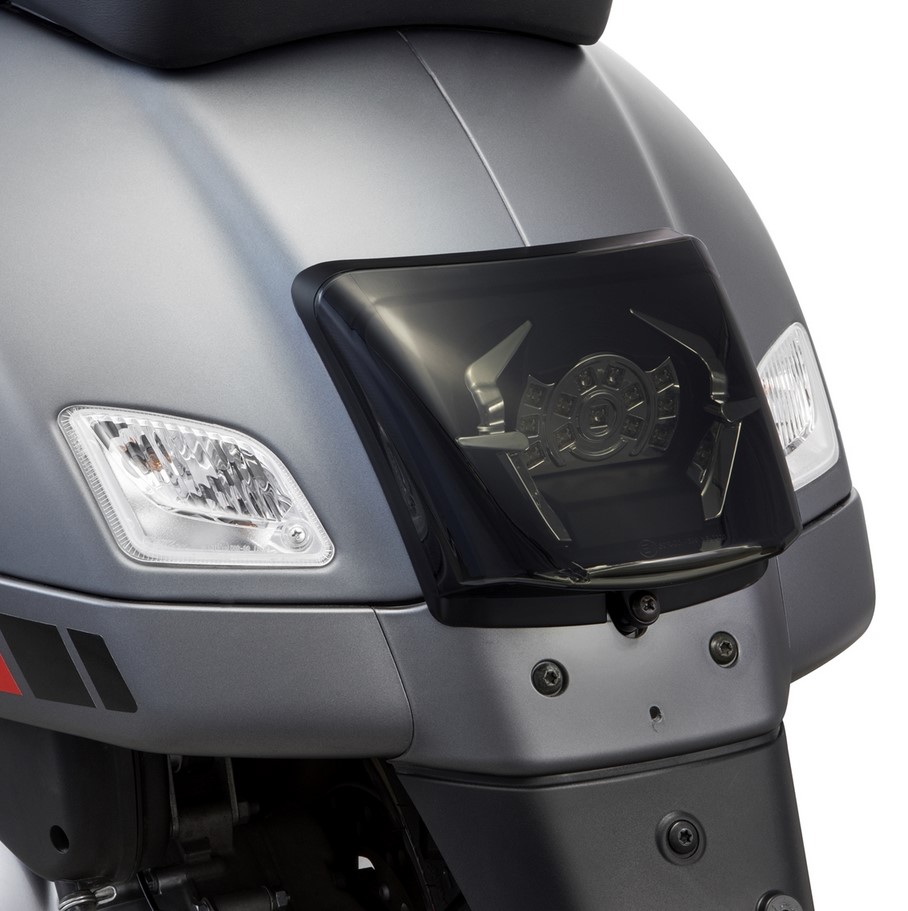 Conversión de faro trasero para Vespa GTS/GTS Super/GTV 125-300cc ('14-'18), negro brillante