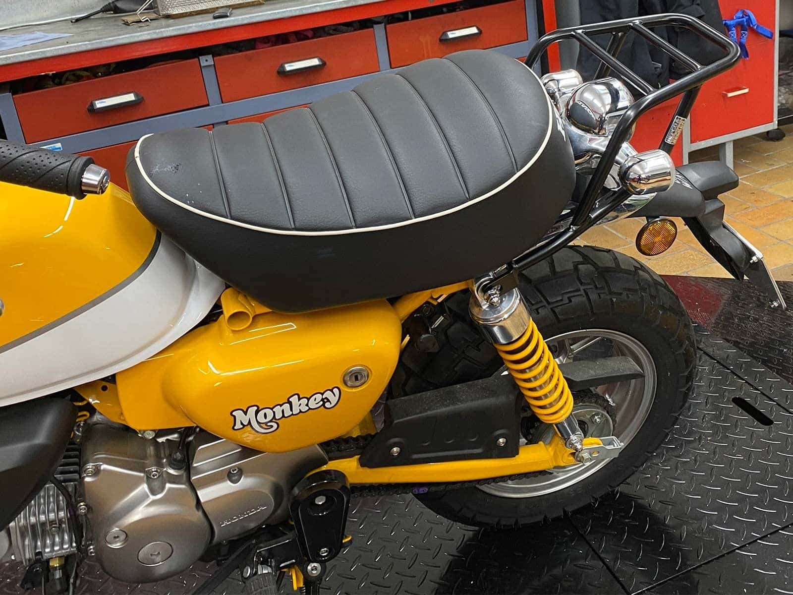 Portaequipajes tubular negro para Honda Monkey 125 (19-) Hepco & Becker