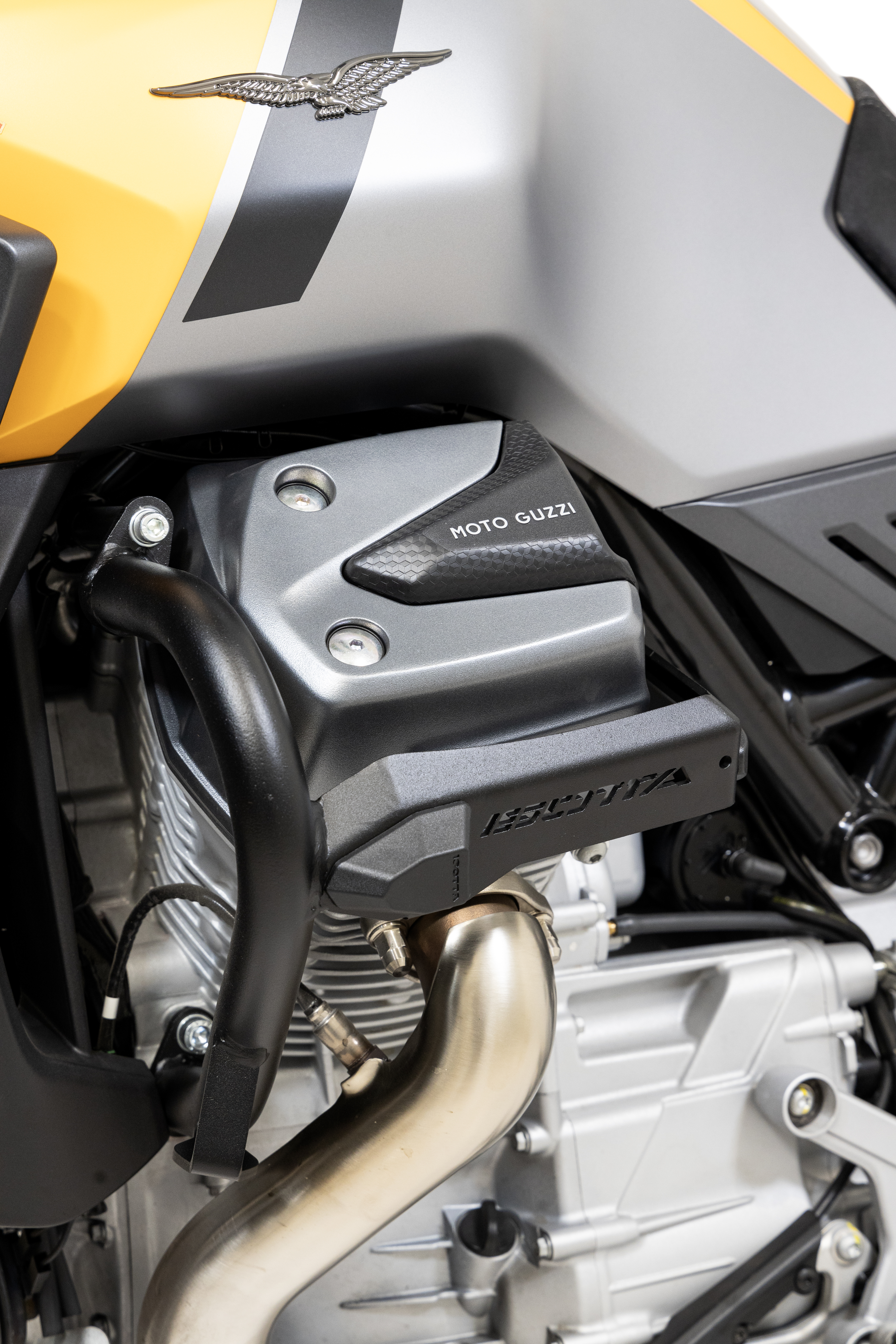 Barra anti-choque negra para Moto Guzzi Stelvio 1000 (24-) /V100 Mandello S (23-)