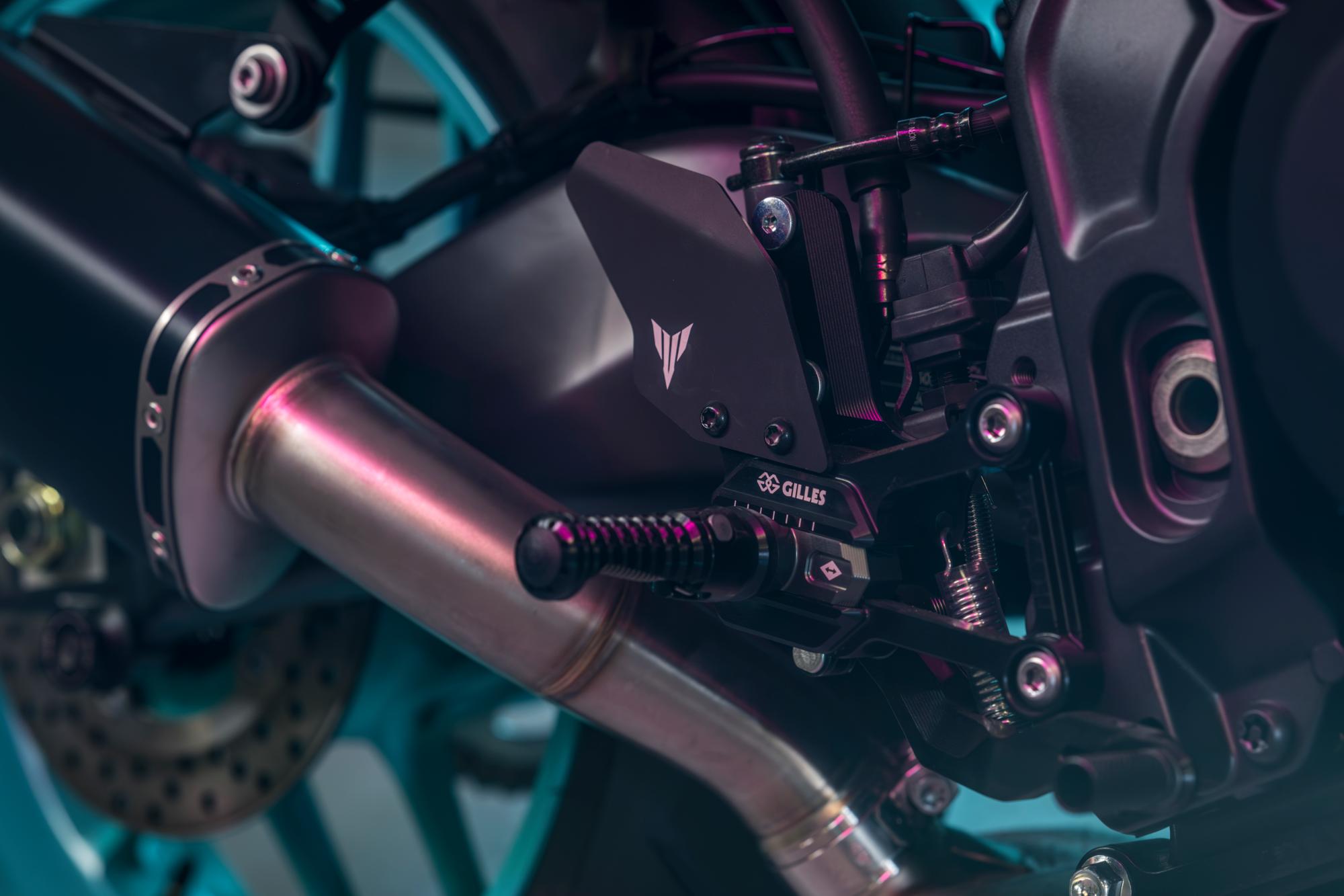 Sistema de reposapiés empotrado para Yamaha MT-09 (24-) Original