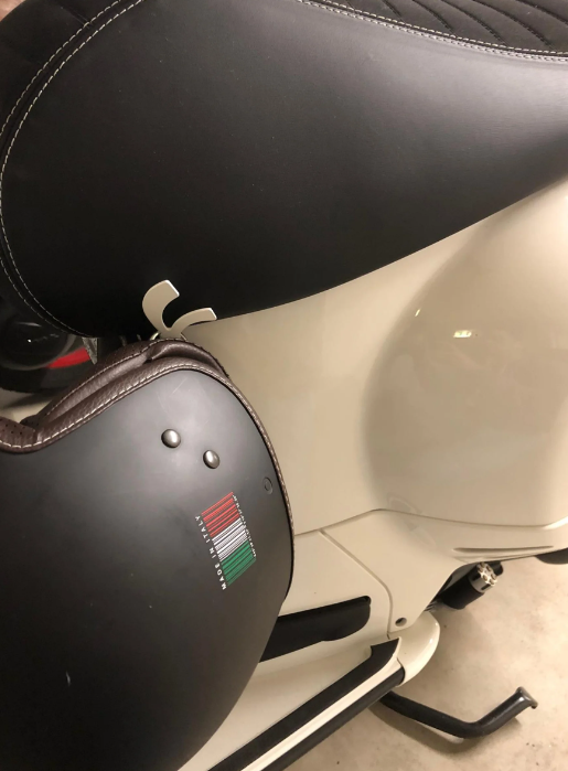 Gancho para casco, bajo asiento para Vespa, plata