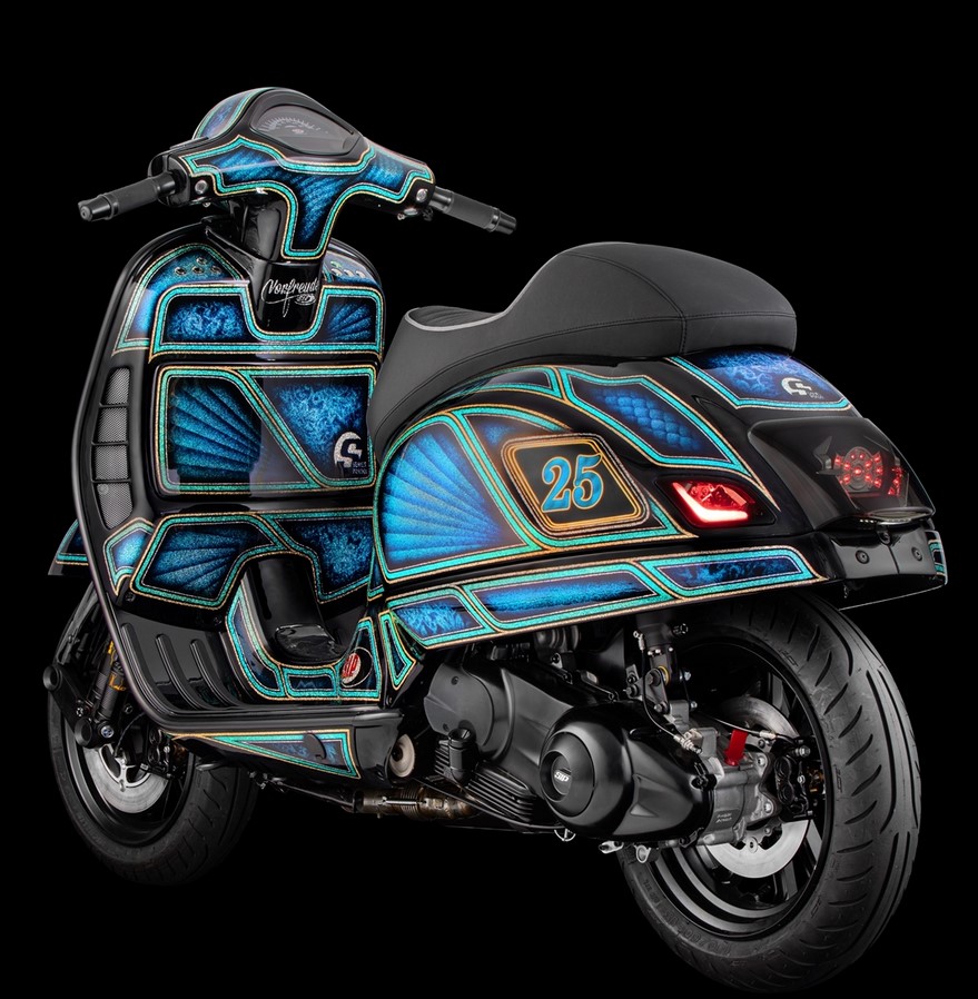 Tapa vario para Vespa, negro mate
