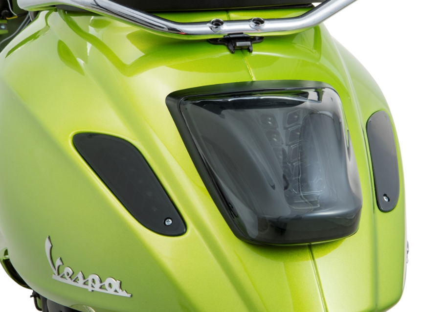 Piloto trasero MK II tintado para Vespa Primavera/Sprint 50-150ccm, borde - negro mate