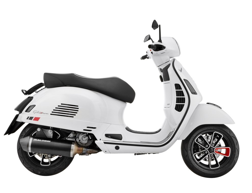 Conversión de faro trasero para Vespa GTS/GTS Super/GTV 125-300cc ('14-'18), negro mate