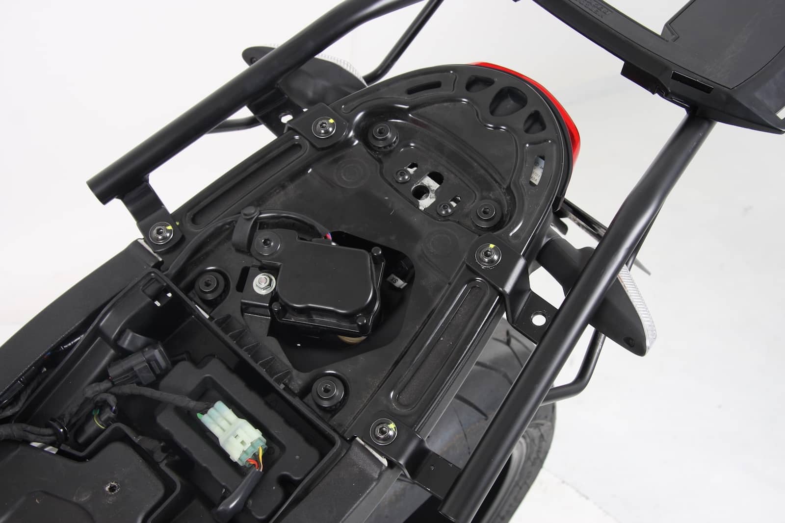 Soporte lateral C-Bow negro para Ducati Monster 1100 Evo (11-13) Hepco & Becker