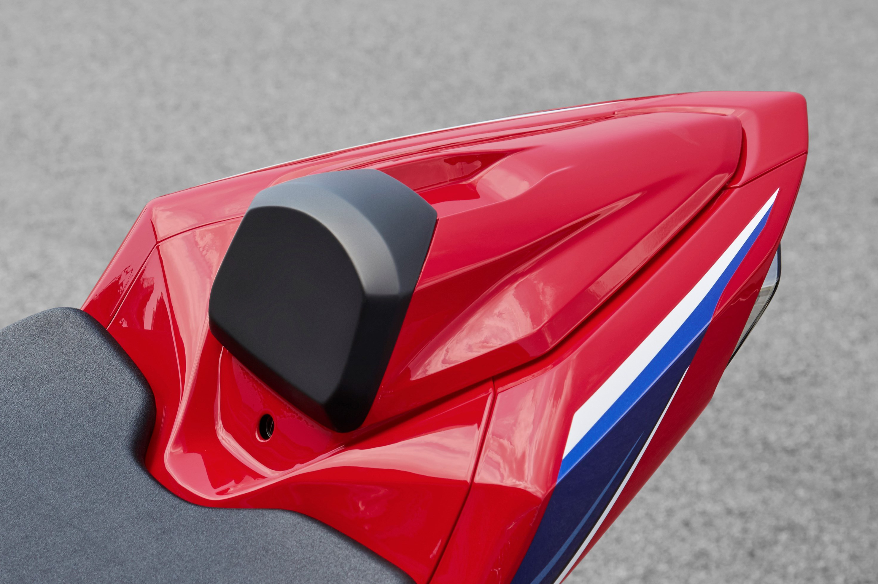 Funda de asiento rojo (R380) para Honda CBR1000RR BJ 20-