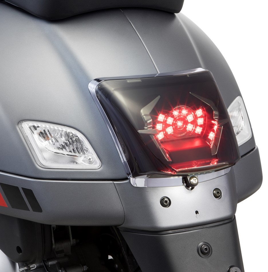 Piloto trasero MK II LED para Vespa GTS/GTS Super/GTV/GT 60 125-300cc (-'13), tintado