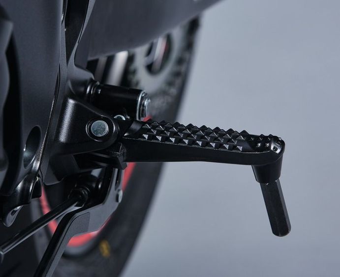 Estriberas incl. soporte (lado izquierdo) para Suzuki SV650 año 2016-2017