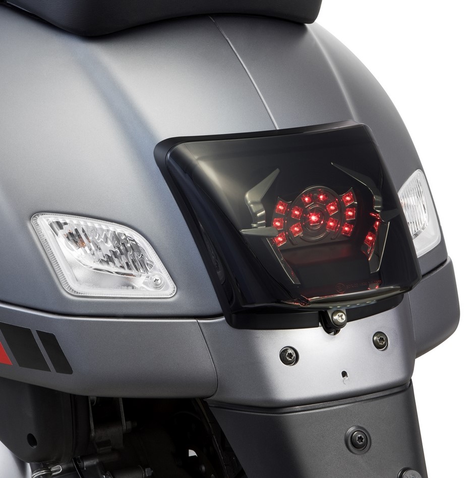 Juego de luces traseras para Vespa GTS/GTS Super/GTV 125-300cc ('14-'18), tintadas