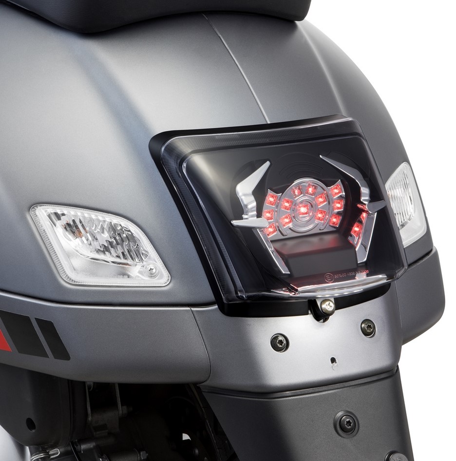 Piloto trasero MK II LED para Vespa GTS/GTS Super/GTV/GT 60 125-300cc (-'13), transparente