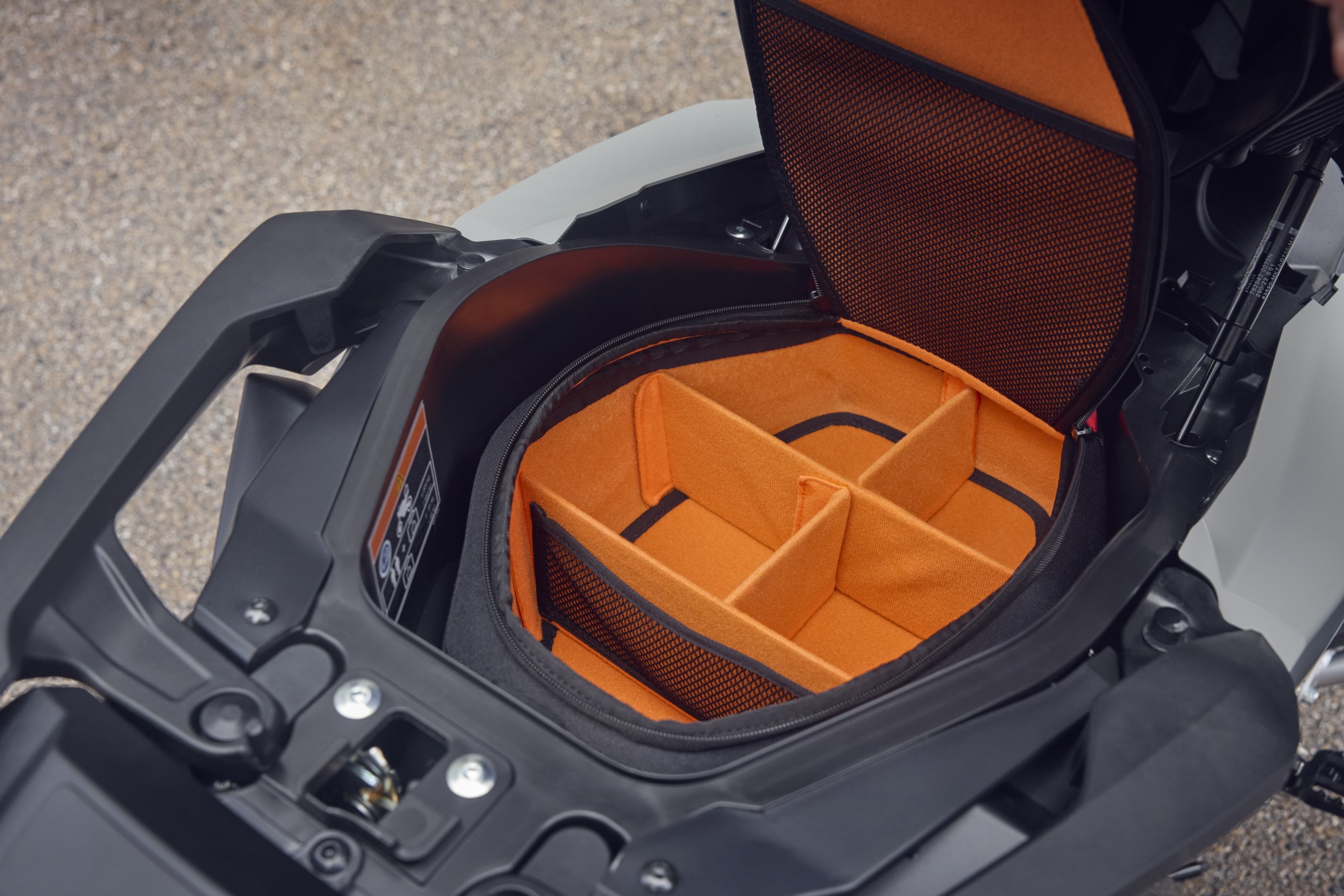 Organizador compartimento para casco para Honda X-ADV (25-) Original