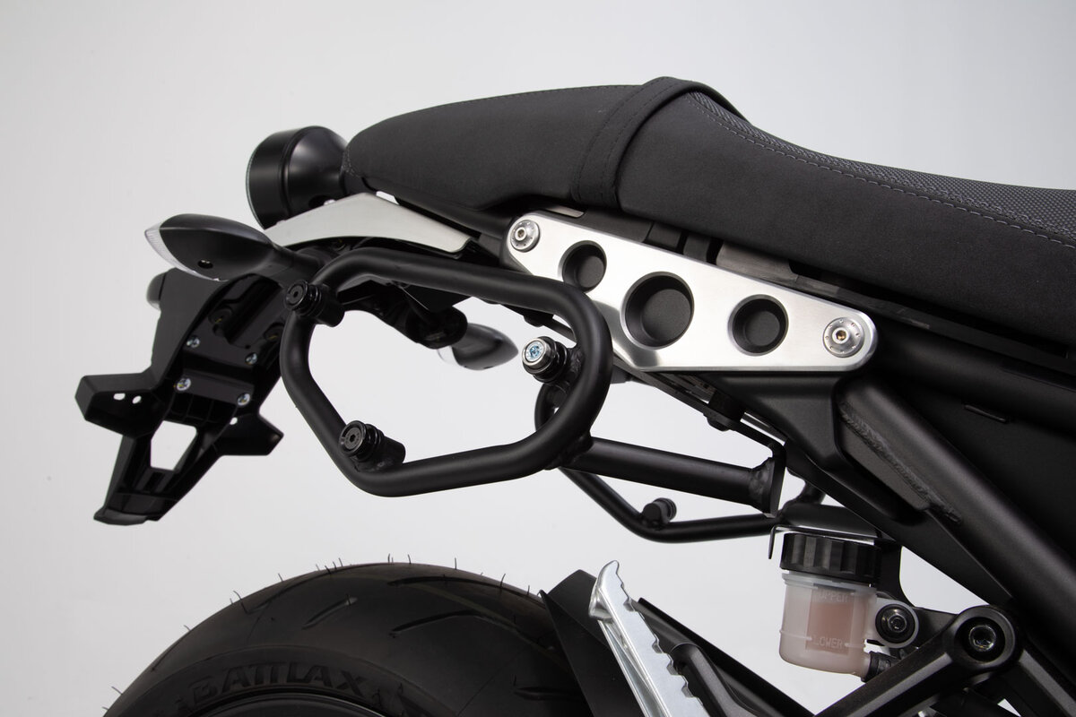 Soporte lateral izquierdo SW-Motech SLC para Yamaha XSR 900 (15-)