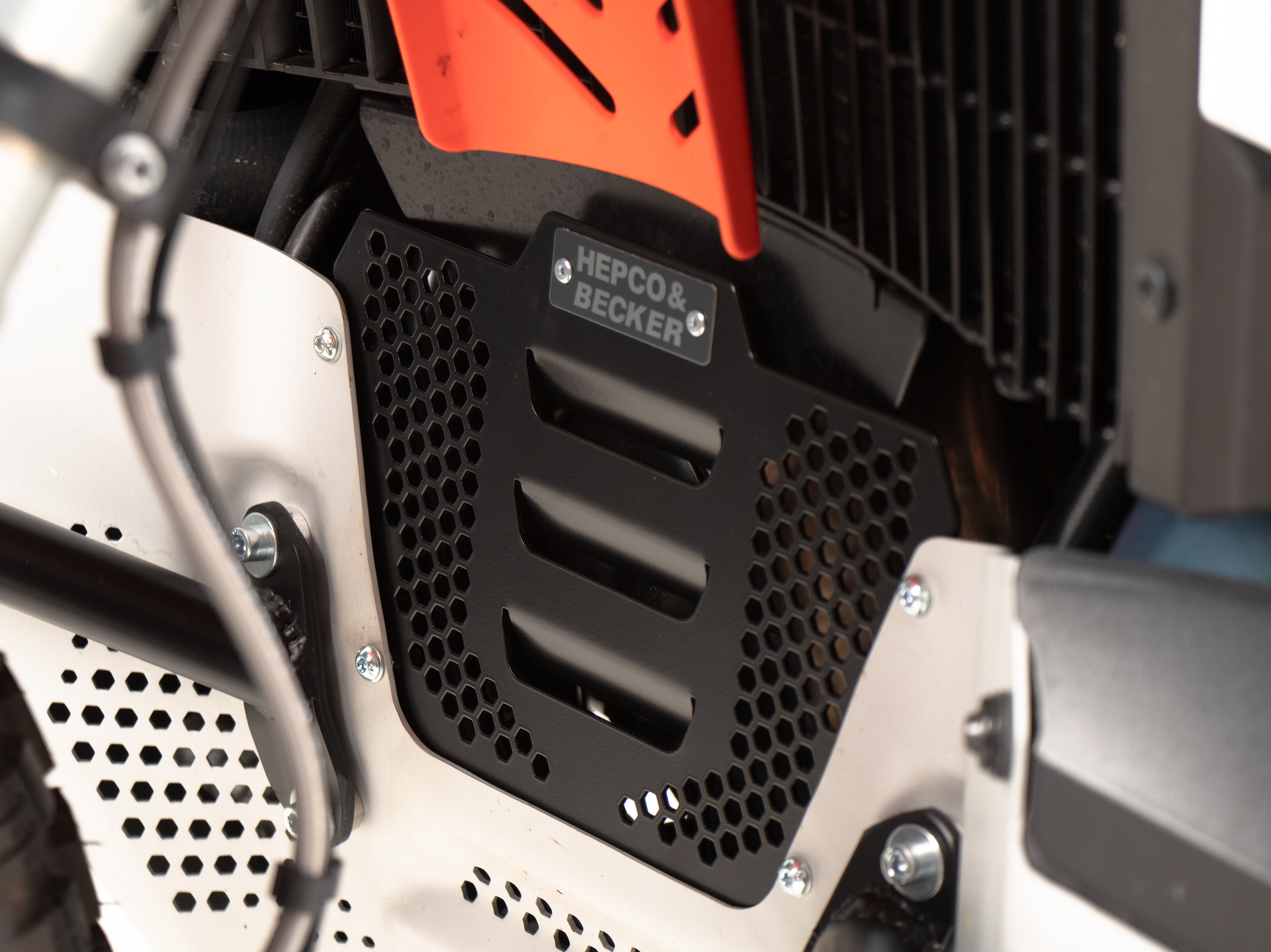 Placa adicional negra para la placa de protección del motor original para KTM 890 Adventure / R (23-) Hepco & Becker