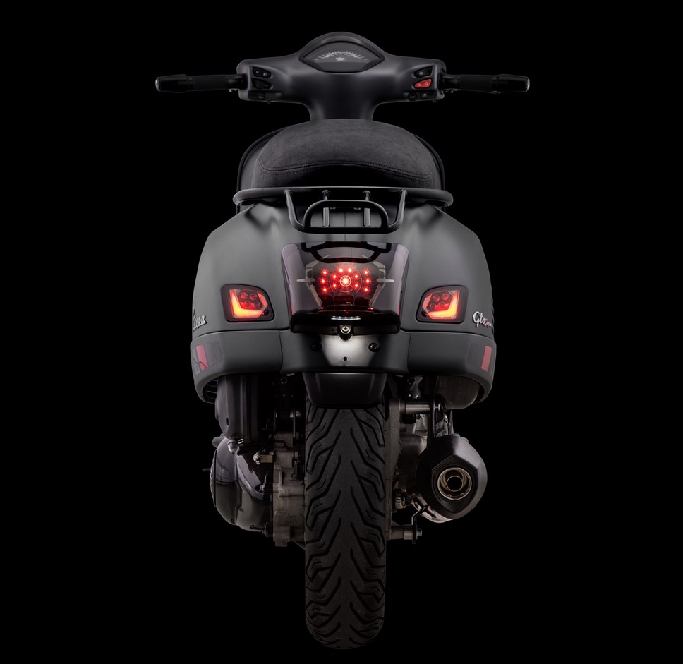 Juego de luces traseras para Vespa GTS/GTS Super/GTV 125-300cc ('14-'18), tintadas