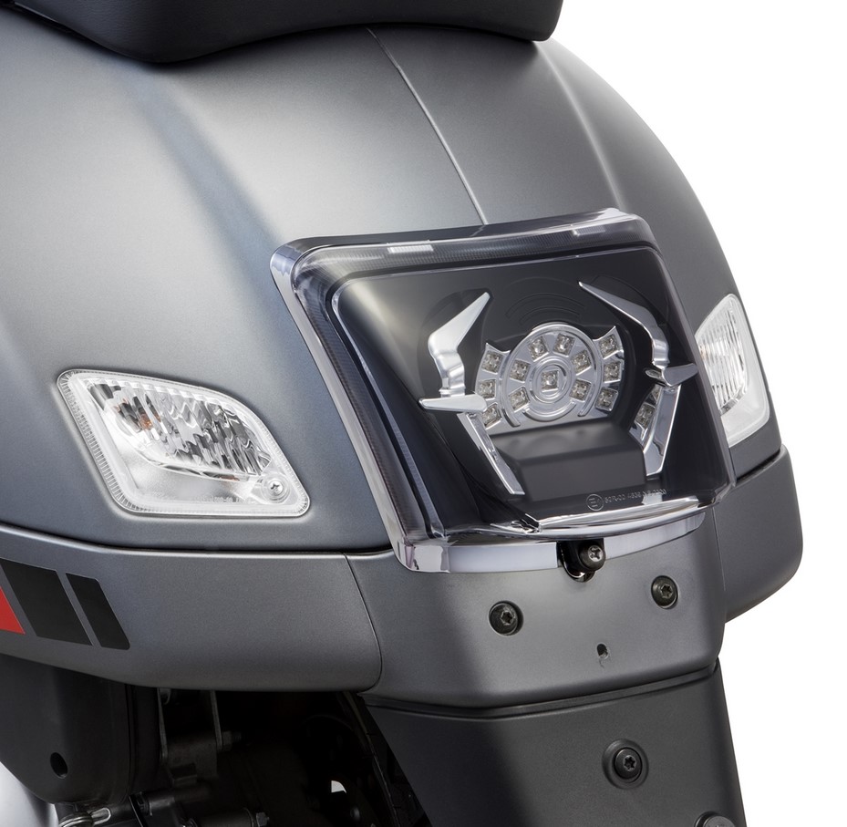 Conversión de faro trasero para Vespa GTS/GTS Super/GTV 125-300cc ('14-'18), cromado