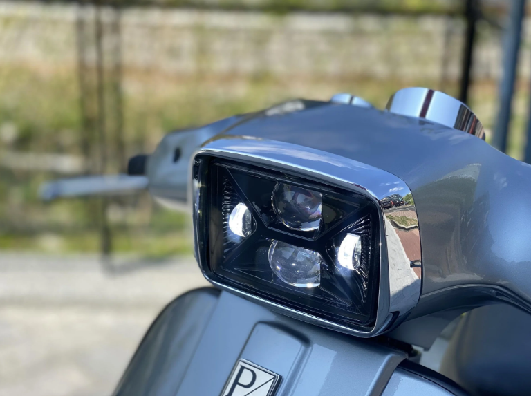 Faro delantero ZELIONI LED trapezoidal para Vespa S 50-150ccm