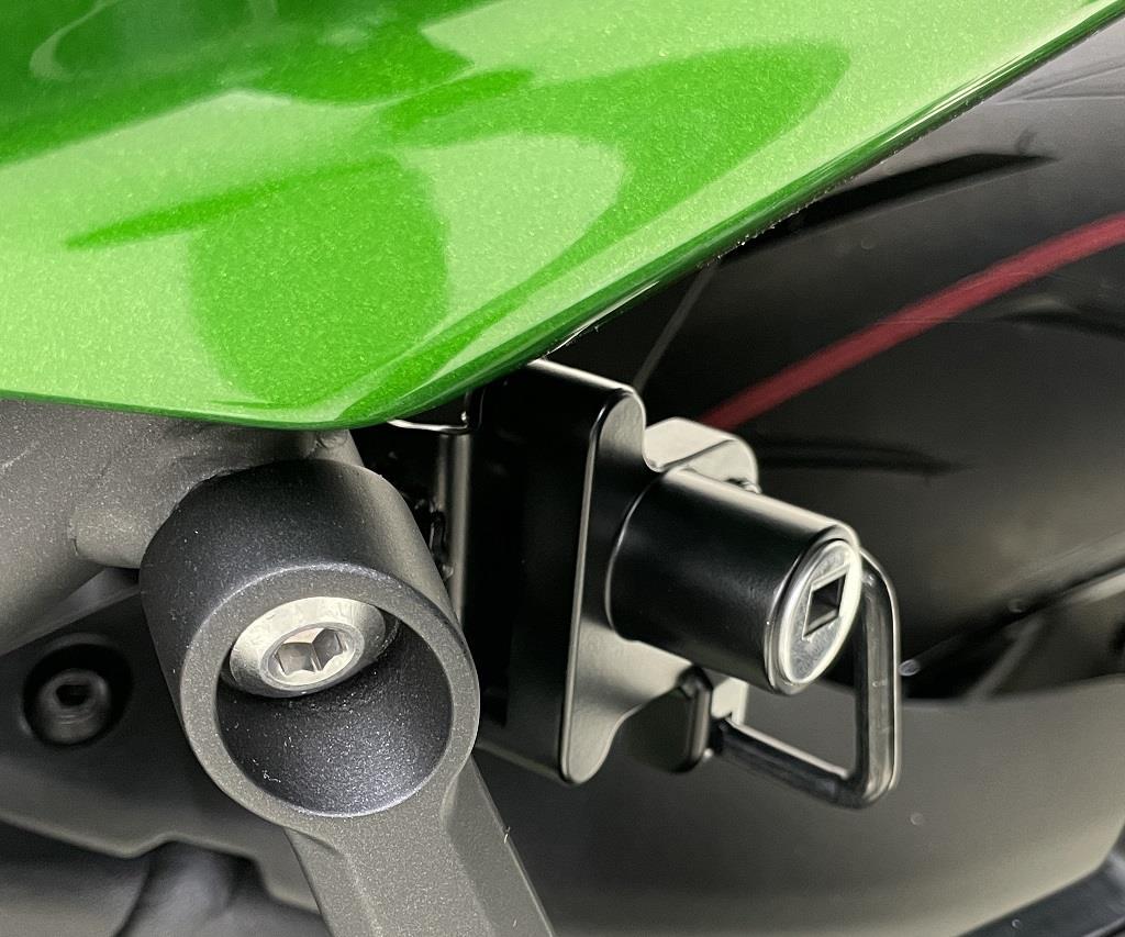 Kit de bloqueo de casco para Kawasaki Ninja H2 SX /SE (22-) Original