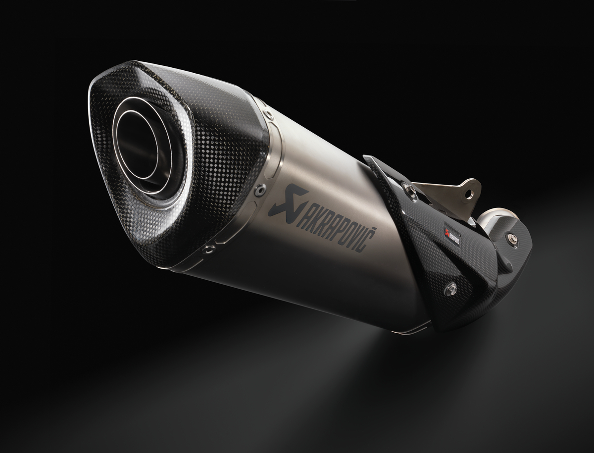 Sistema de escape Akrapovic Slip-On LINE para KTM 790 Duke (Bj.18-)