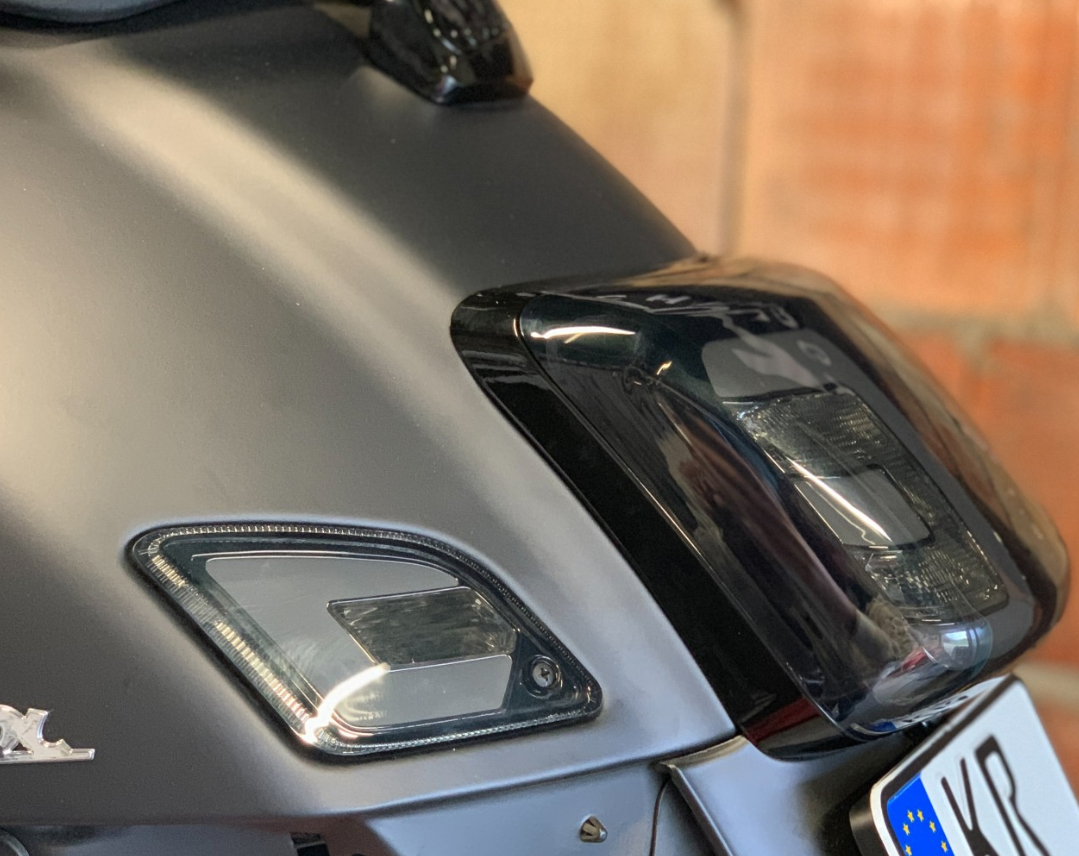 Luz trasera LED tintada para Vespa GTS, GTS Super 125-300 cc
