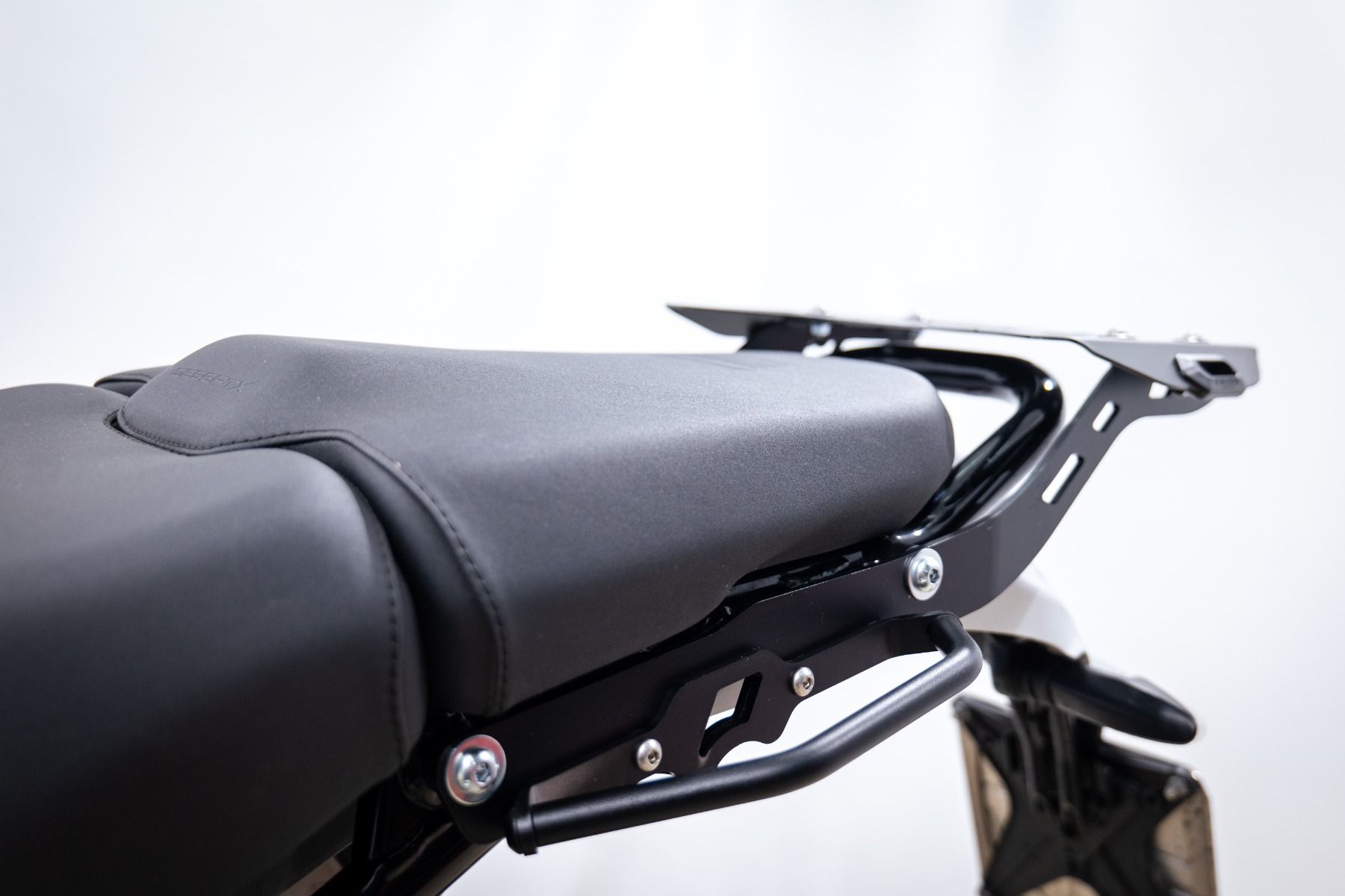 Asideros de pasajero para Ducati DesertX, negro