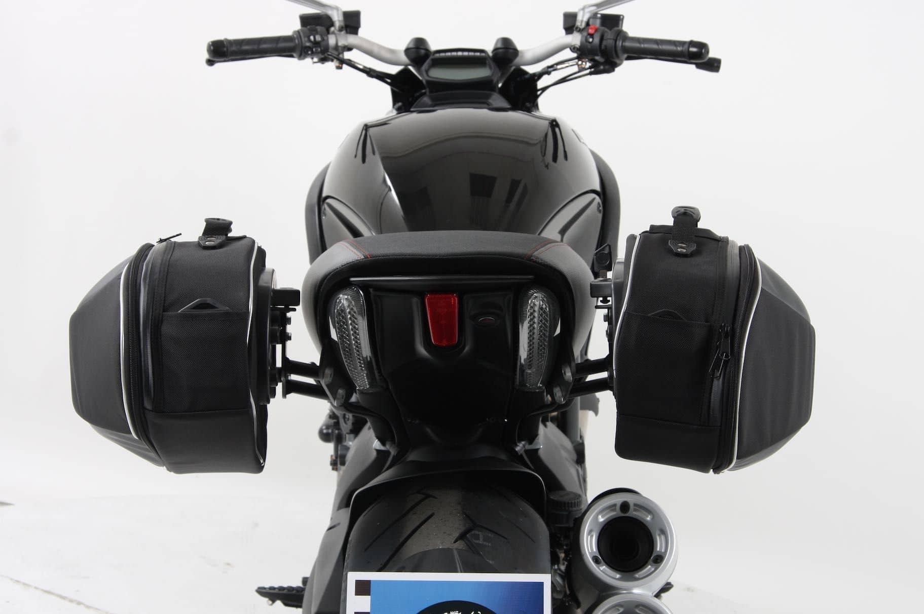 Soporte lateral C-Bow negro para Ducati Diavel 1200 (11-18) Hepco & Becker