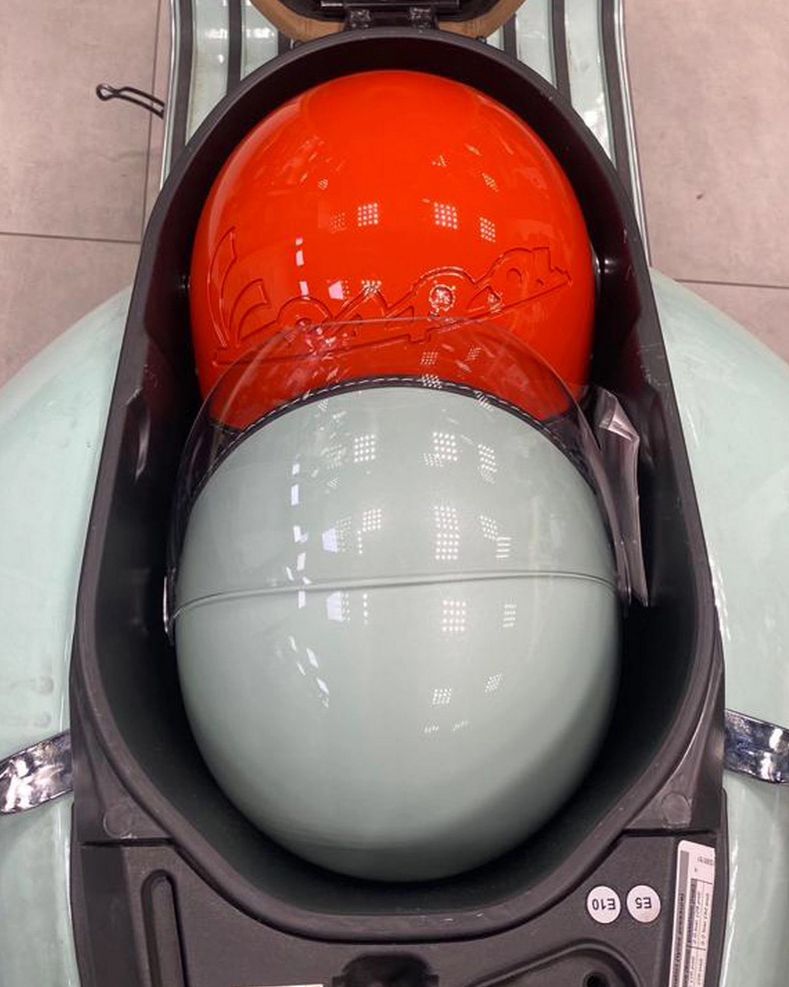 Compartimento para hasta dos cascos para Vespa GTS/GTS Super/GTV 125-300cc ('19-) Big Box
