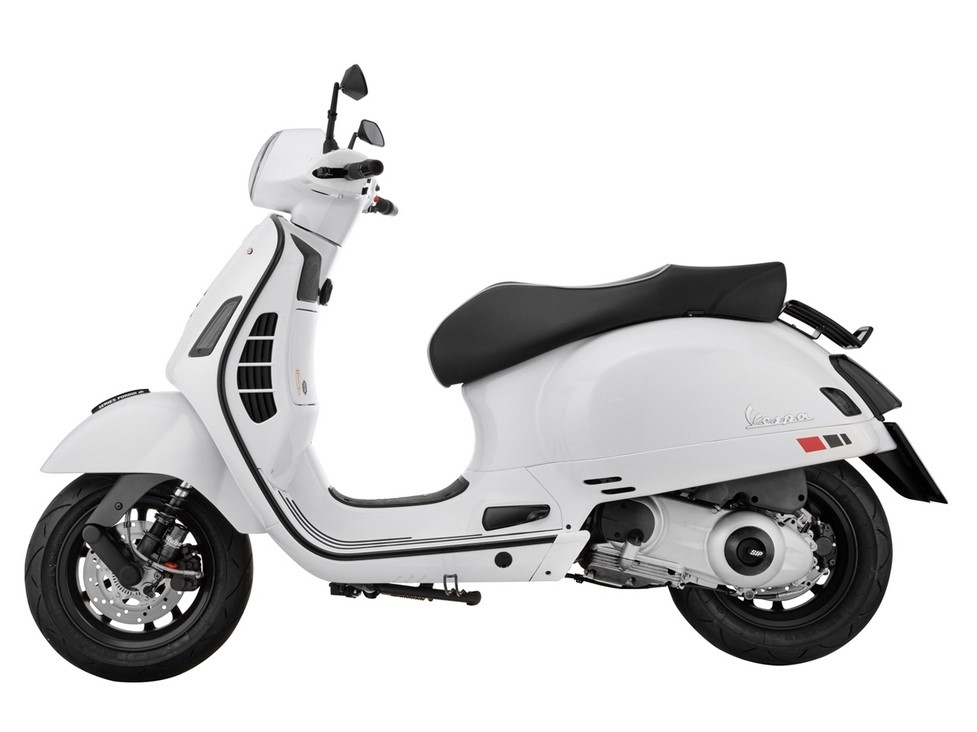 Conversión de faro trasero para Vespa GTS/GTS Super/GTV 125-300cc ('14-'18), cromado