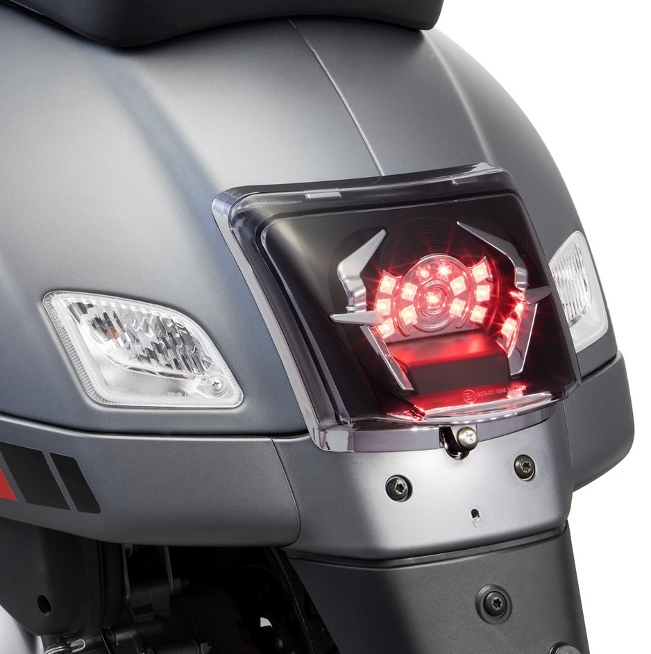 Piloto trasero MK II LED para Vespa GTS/GTS Super/GTV/GT 60 125-300cc (-'13), transparente