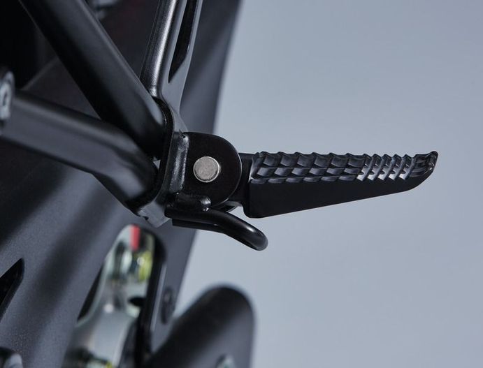 Estribos de acompañante para Suzuki SV650 BJ. 2016-2017