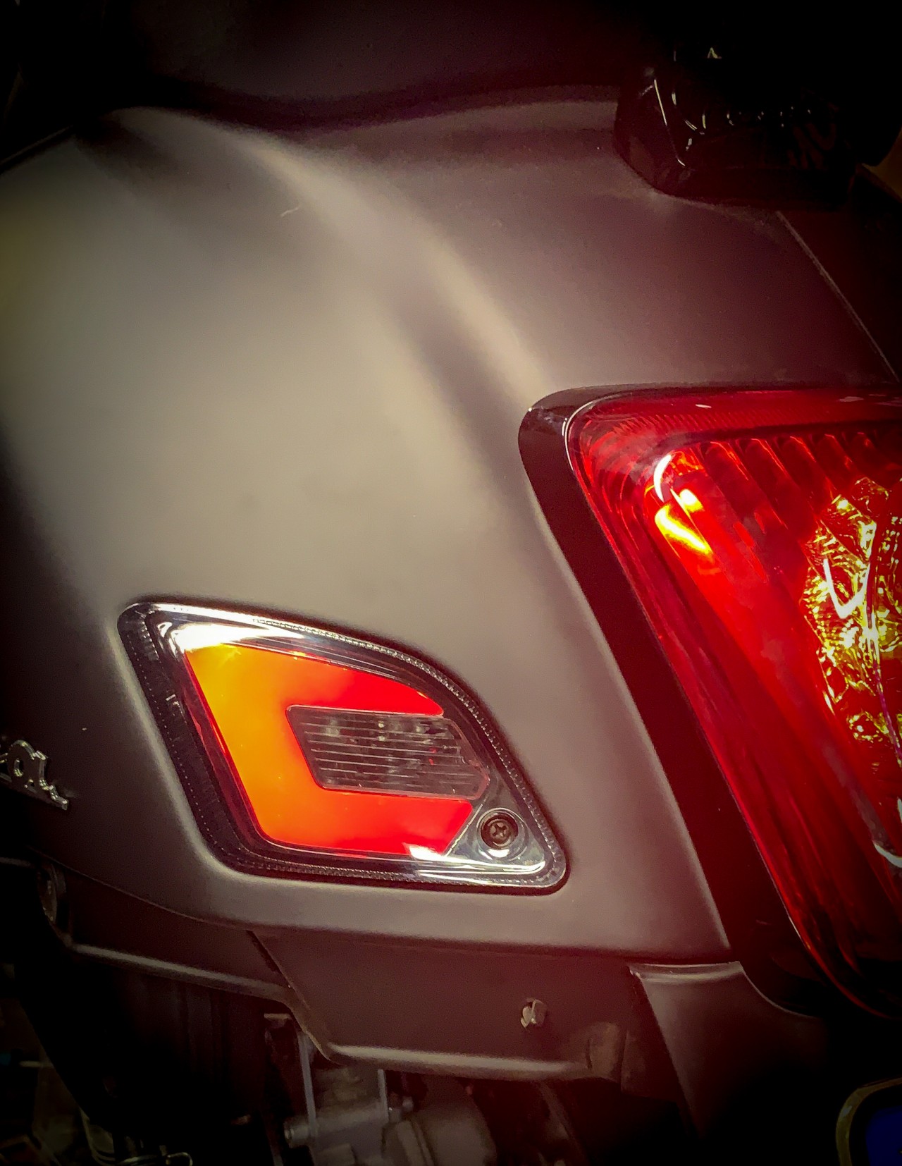 Luz trasera LED tintada para Vespa GTS, GTS Super 125-300 cc